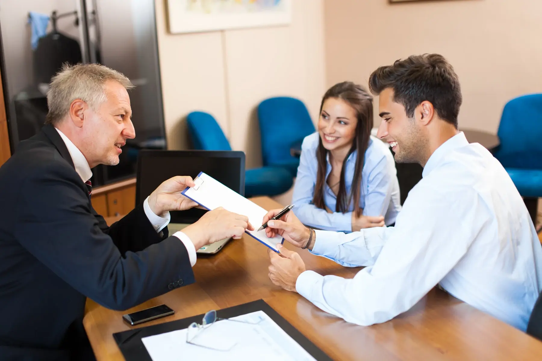 Do I Need a Real Estate Lawyer Or a Notario?